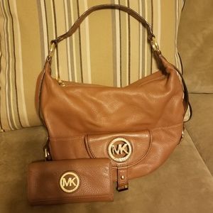 AUTHENTIC  EUC MICHEAL KORS Handbag and Wallet